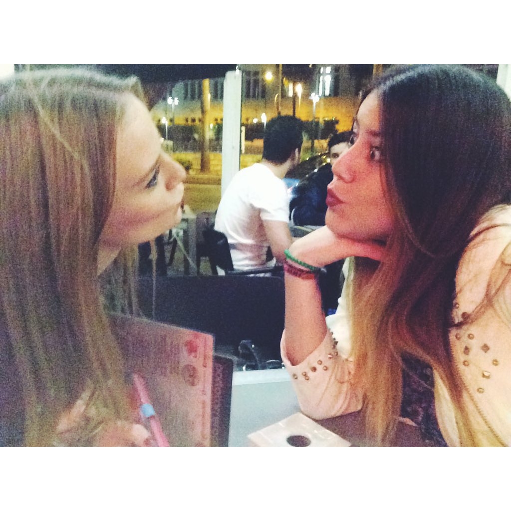 marmaruchii's tweet photo. Hoy por fin viene mi otra mitad, mi hermanita, mi calaca, mi todo! #alicia #bestfriend #madrid #love #lascalacas #bf https://t.co/FUxVVmAhBW