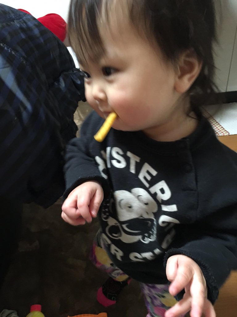 Qooﾀﾝmamaさんのツイート テーブルの角に 顔面強打 顔に青ﾀﾝ 病院連れてごーと思ったけど 機嫌良さそーだし 遊んでるし 少し腫れただけだから 大丈夫かな T Co Nh8vhlzt0b