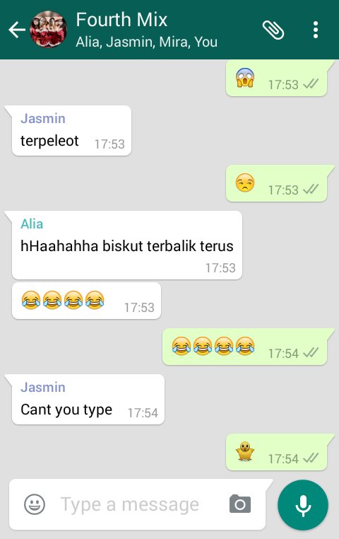 hauntingme's tweet photo. when your gc is mad bc you will only reply with emojis 😂👌#fourthmix https://t.co/LflbCu4bxr