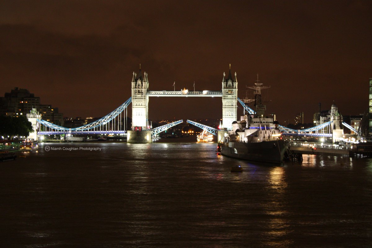 niamhs_photos's tweet photo. @dailyp @iDJPhotography Tower Bridge lifting #dpUP to allow an evening boat pass on #dpUP the Thames! https://t.co/PcXDUNsMbh