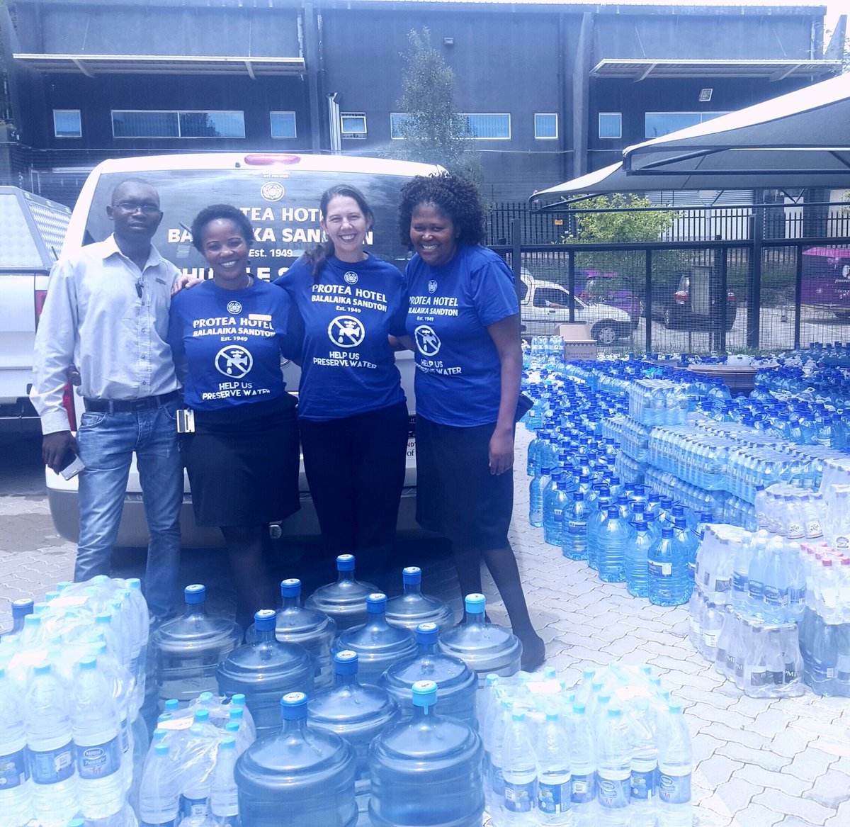 johan_vorster's tweet photo. Just dropped off water on behalf of Protea Hotel Balalaika Sandton. #ProjectWaterDrop @comp_breakfast @ProteaHotels https://t.co/JukcgVePz1