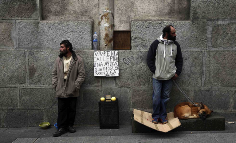 TempusFugitNews's tweet photo. “Una economía al servicio del 1%” https://t.co/xRZnUubzN4 por @Ainara_Guerra https://t.co/FFE7yzpiBT
