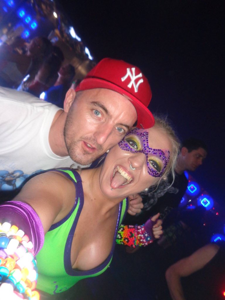 smartieb's tweet photo. @NewEraEurope #CapBattle One of my best pals and me recently out loving life. @JodieGAGA https://t.co/jDX4w8gnmw