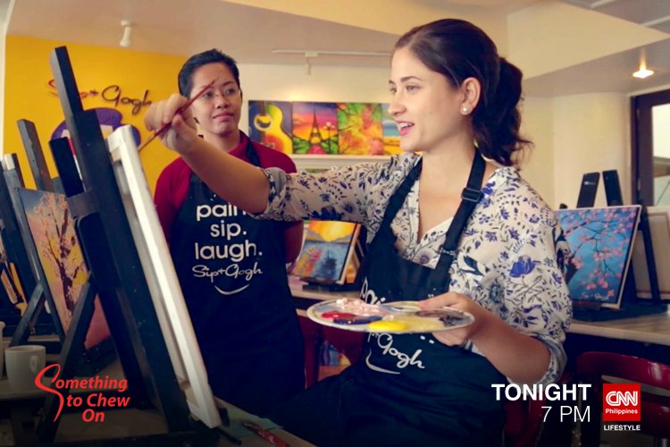 What is @xandrarocha painting here? Find out tonight as she visits the different cafés and restaurants in Q.C!