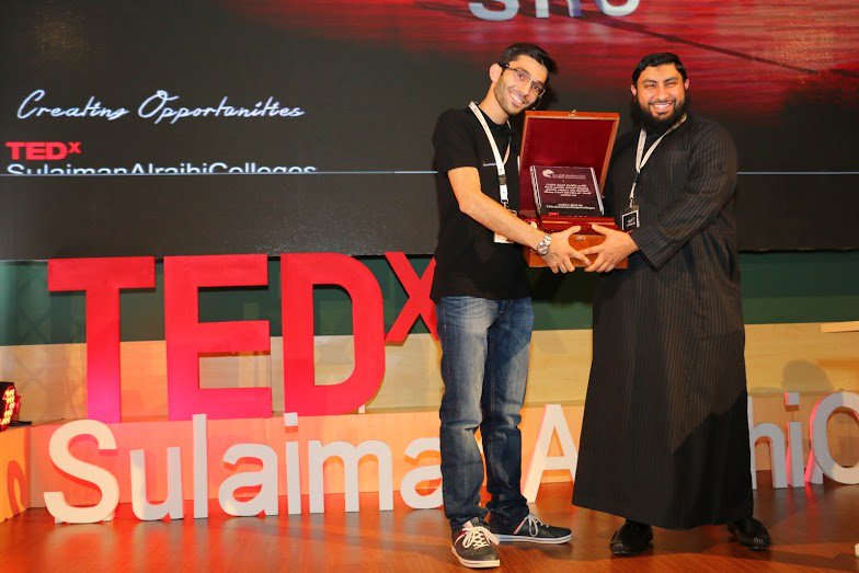 sredusa's tweet photo. تكريم الكليات الراعي الرسمي لفعالية تيدكس سليمان الراجحي #TEDxSRC https://t.co/F75lDRX3v1