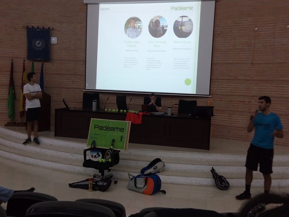 mariadjim's tweet photo. Ha llegado el mundo del pádel al Aula Magna @padeame ¡muy originales! #CYGEI https://t.co/JSdsRshdCA