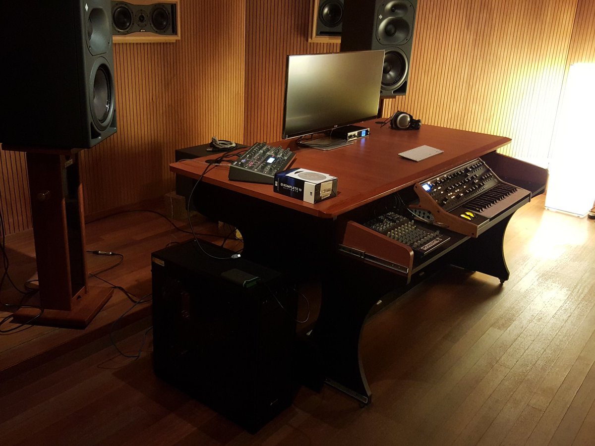 Melcom2005's tweet image. Laptop &amp;lt;&amp;gt; pc switch 😊