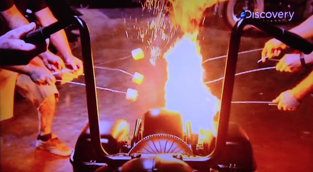 このアメリカ人、クレイジーすぎる...人生を最大に楽しんでるって感じ..ww