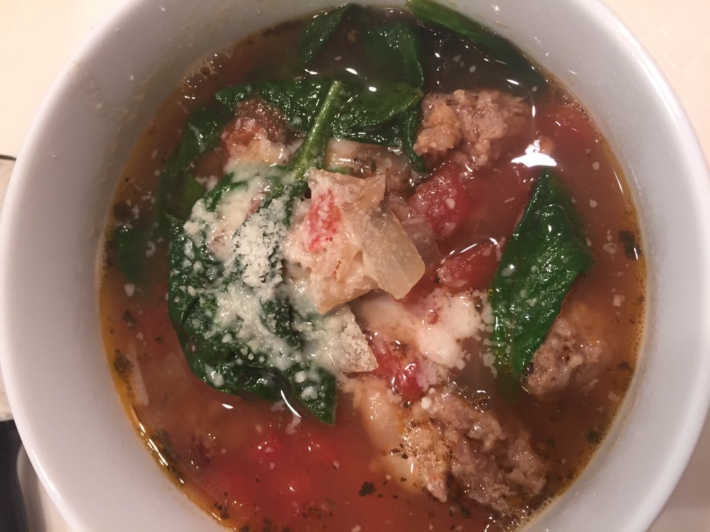 ascrumptiouslif's tweet photo. Just in time for a Winter Weekend-my 5 favorite soups. Buy the fixins w/ your milk &amp; bread! https://t.co/1afR5xILXn https://t.co/FqTSjLFYx5