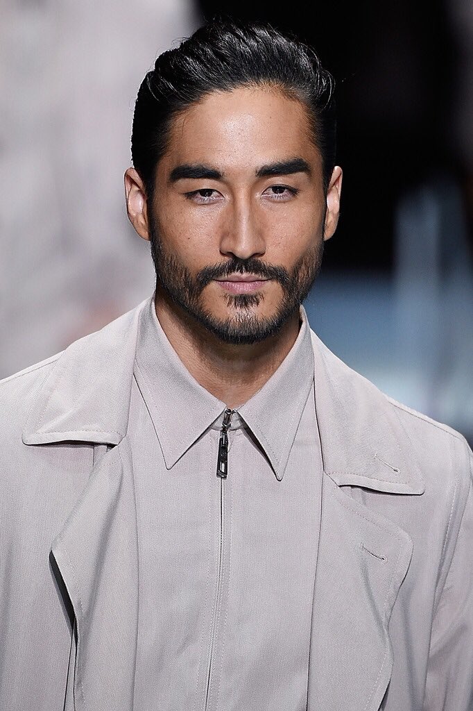 XYmodeIs's tweet image. Anthony Thornburg for Giorgio Armani SS16 at Milan Fashion Week