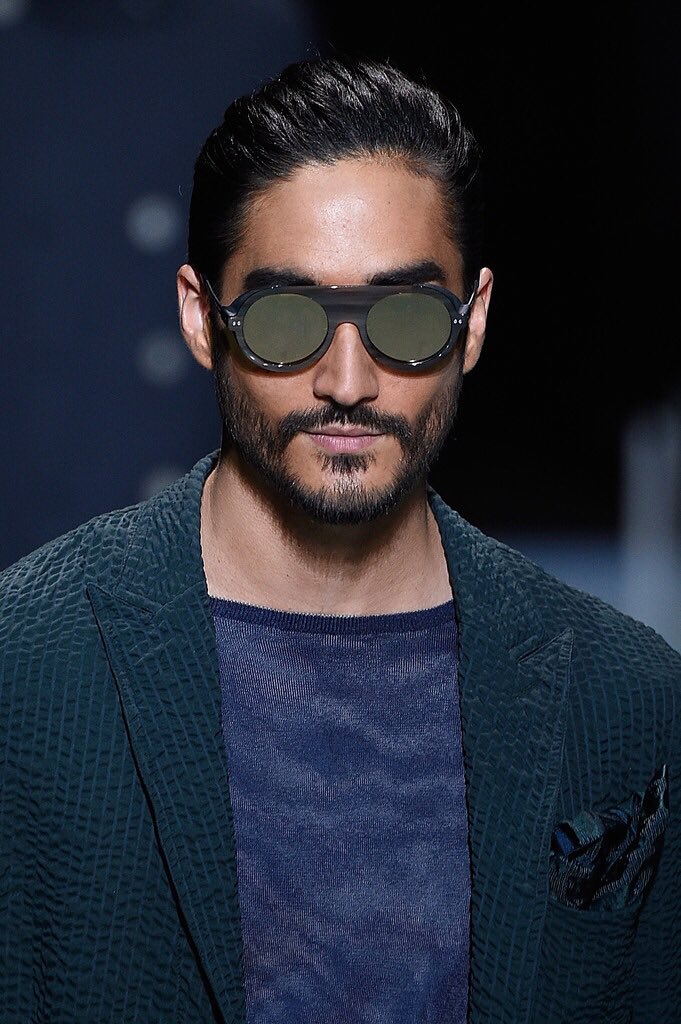 XYmodeIs's tweet image. Anthony Thornburg for Giorgio Armani SS16 at Milan Fashion Week
