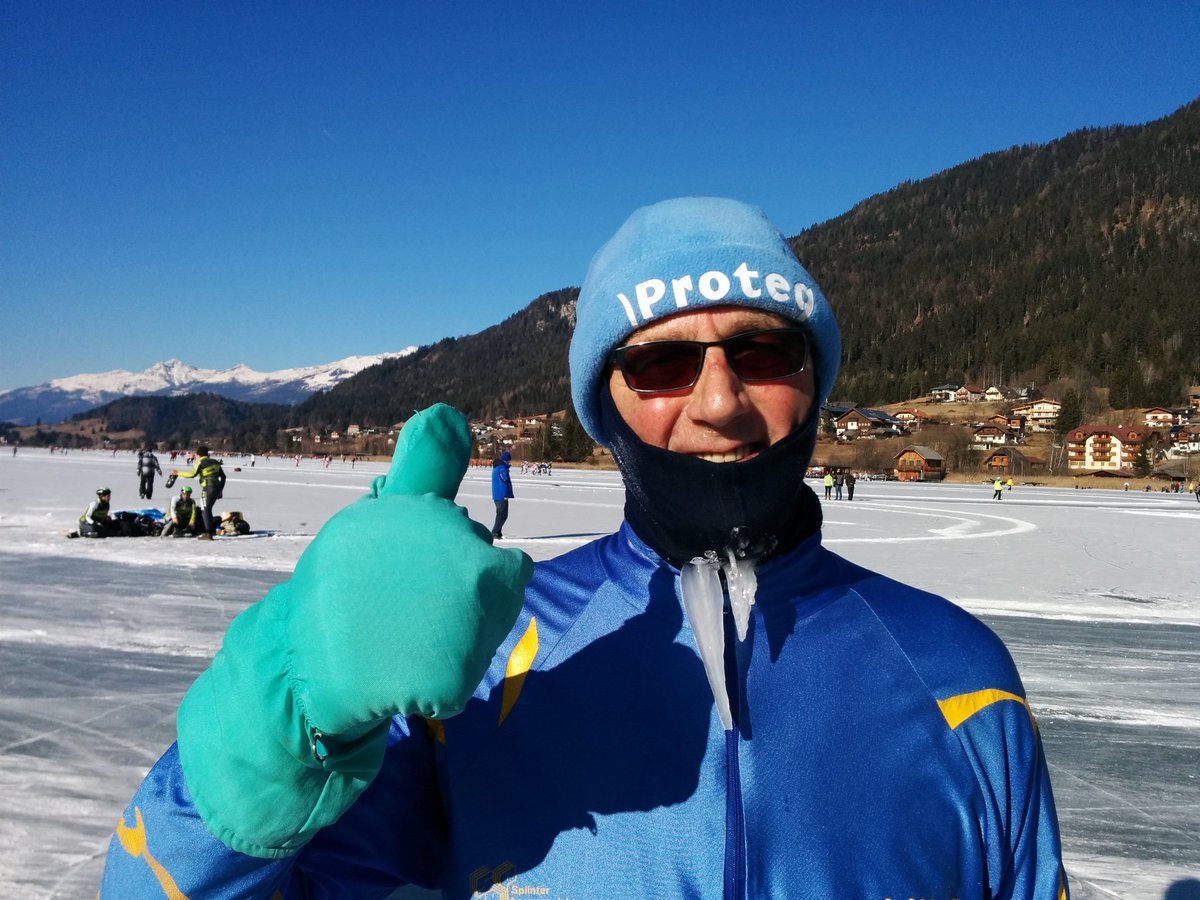 IJsboer Piet Rodenburg, hier met ijsbaard, op de Weissensee, bezig aan zijn 44ste Alternatieve Elfstedentocht.