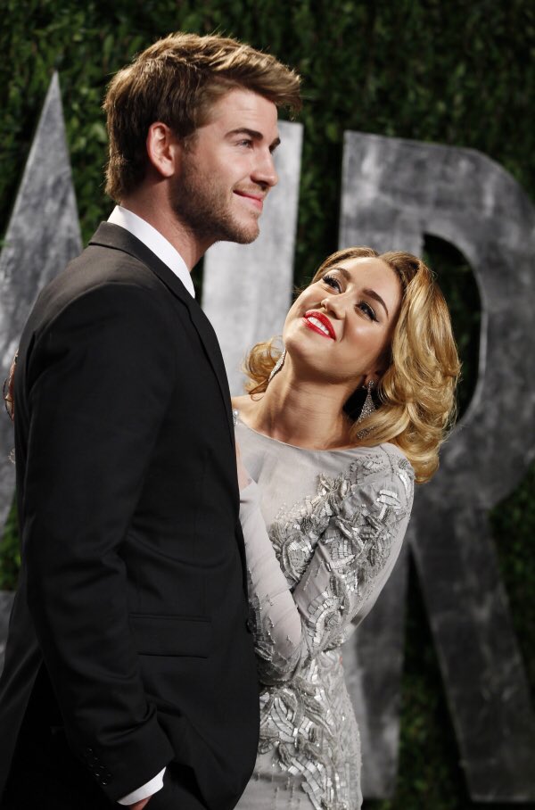MollyTomsx's tweet photo. Miley and Liam engaged and planning their wedding ❤️💍 #happyfridayeveryone https://t.co/KCz1KN3Otw