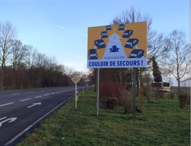 BenoitGodart's tweet image. Le Luxembourg lance 1 campagne pour laisser un couloir d&apos;urgence en cas d&apos;accident tinyurl.com/ha9q6rm #bonsens