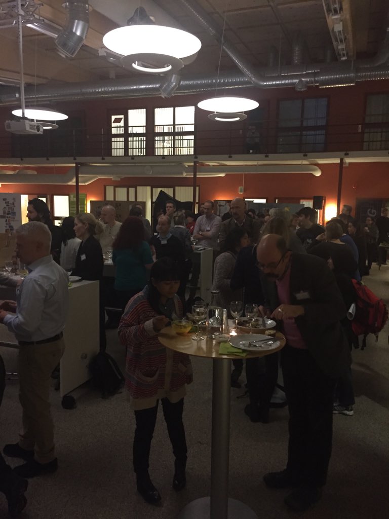 hackformaten's tweet image. Now we&apos;re on!