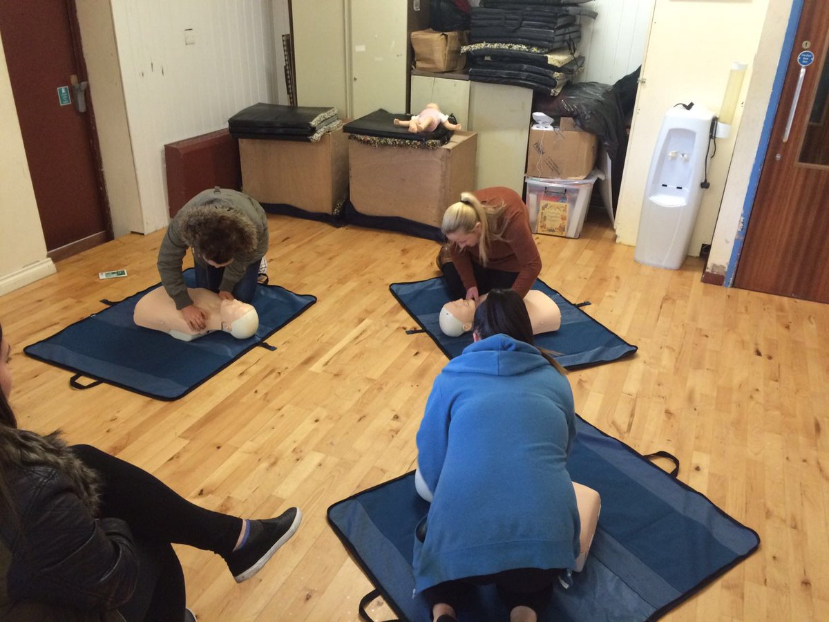 USDTYouthTeam's tweet photo. Newhill Young Parents Programme completed 1st Aid training today Gr8 start to the programme @ArleneAB_ https://t.co/doHJYgQRcX
