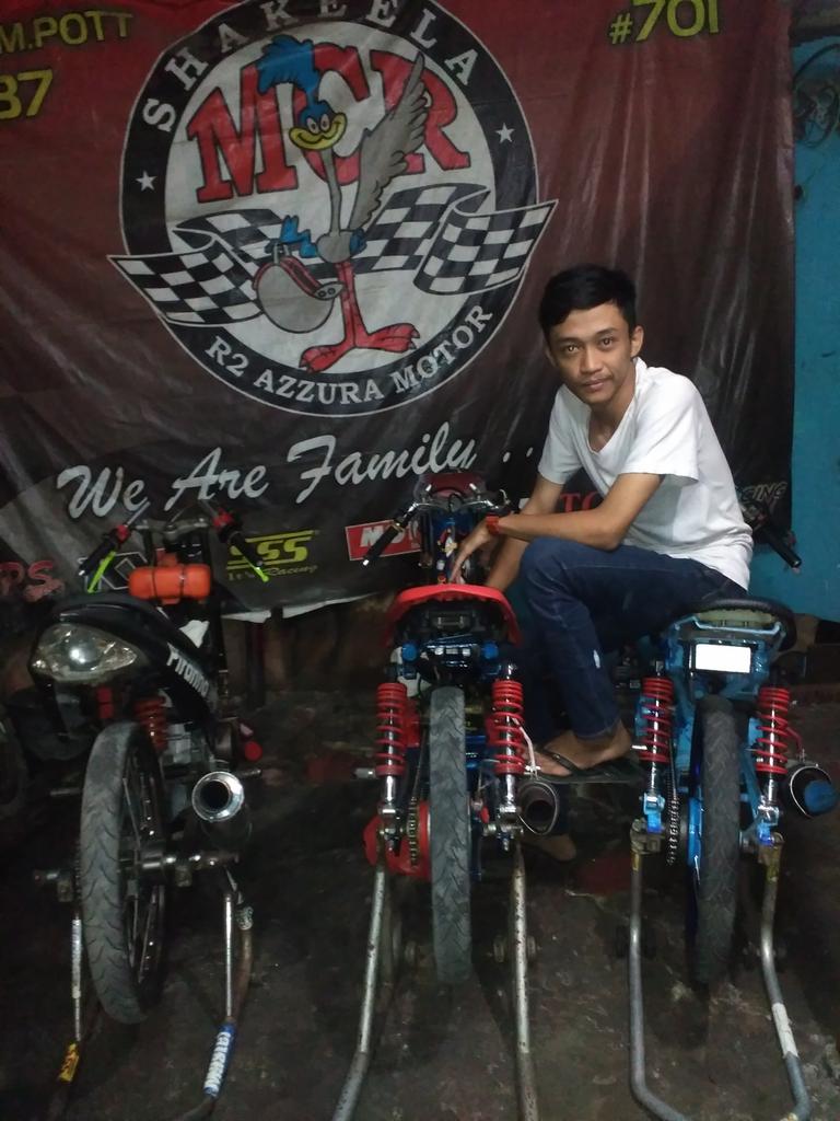 saifullah96's tweet photo. At markas :) https://t.co/5INGhuDuFF