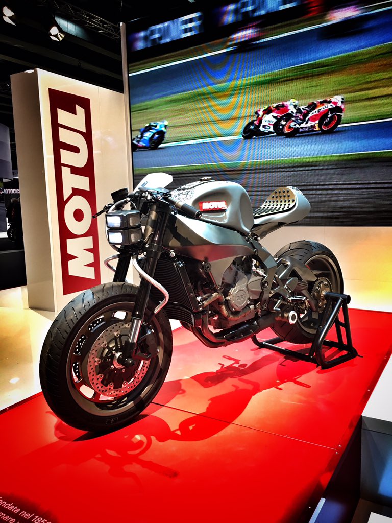 motoreetto's tweet photo. Onirika, #gpdesign per @Motul_Italia. Indovinate la base di partenza ✊🏼 #MotorBikeExpo 😁 https://t.co/anIOO73x5s