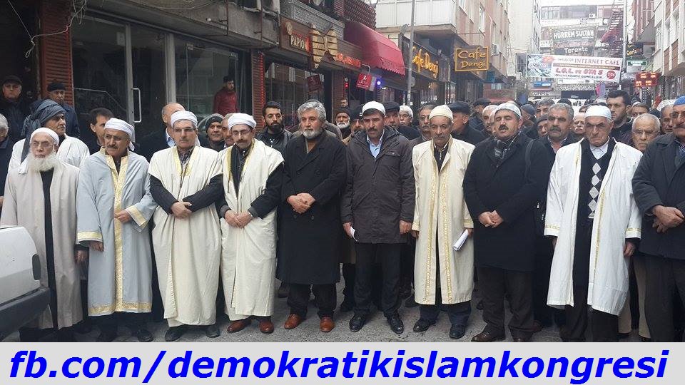 islamkongresi's tweet photo. Kürdistanî Din Alimleri Cuma namazı sonrası katliamlara karşı İslami ve İnsani barış çağrısında bulundu... https://t.co/hRwSS7ep81