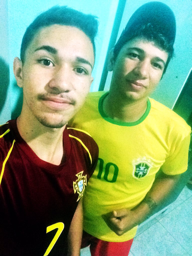 L3Alexandre's tweet image. #chinaJA chinaja Algum clube da China pra levar eu e meu irmão #cr7 &amp;amp; #Neymar  #irmaosunidos #chinaJA