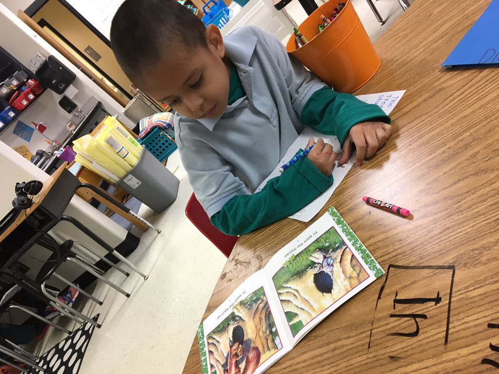 k12_ELA's tweet photo. Using the text to help sequence events in kindergarten #rockstarreaders #howlforthehuskies @HillsideES #teammcdevitt https://t.co/BnOMdS8Zei