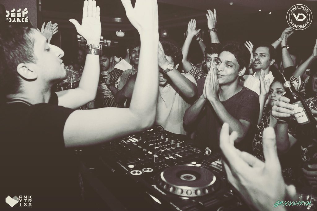 AFE_India's tweet image. Couple of hours before the madness takes over #Mumbai. 

Start your engines. #DeepInDance #1year #tonight #letsgo