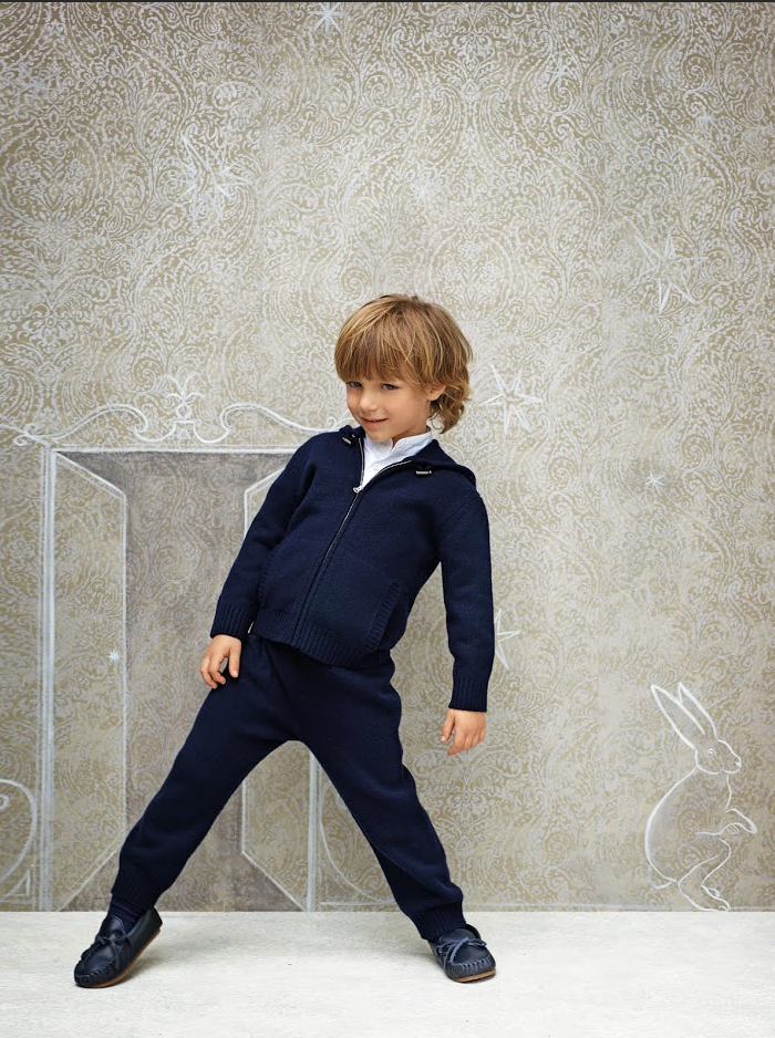 Cashmirino's tweet photo. Today is the perfect weather for jumping in puddles! #jumpinstyle #puddlewatch https://t.co/6cDa6MbFfb