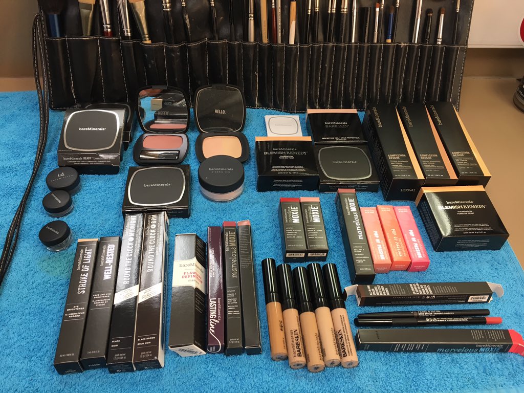 We thought Xmas was over then <a href="/bareMinerals/">bareMinerals</a> sent us more gifts, thank you! <a href="/yourdivamakeup/">Michelle Abels</a> <a href="/chescainc/">FrancescaJordan.MUA</a> <a href="/TylerMakeup/">Jane Tyler</a>