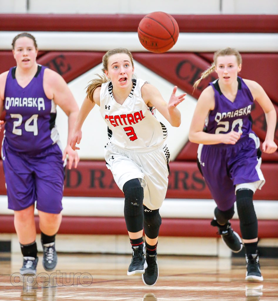 ApertureBySD's tweet photo. @SLeinfelder chases down a loose ball against Onalaska Thursday night at Central https://t.co/OFFuRGpgba