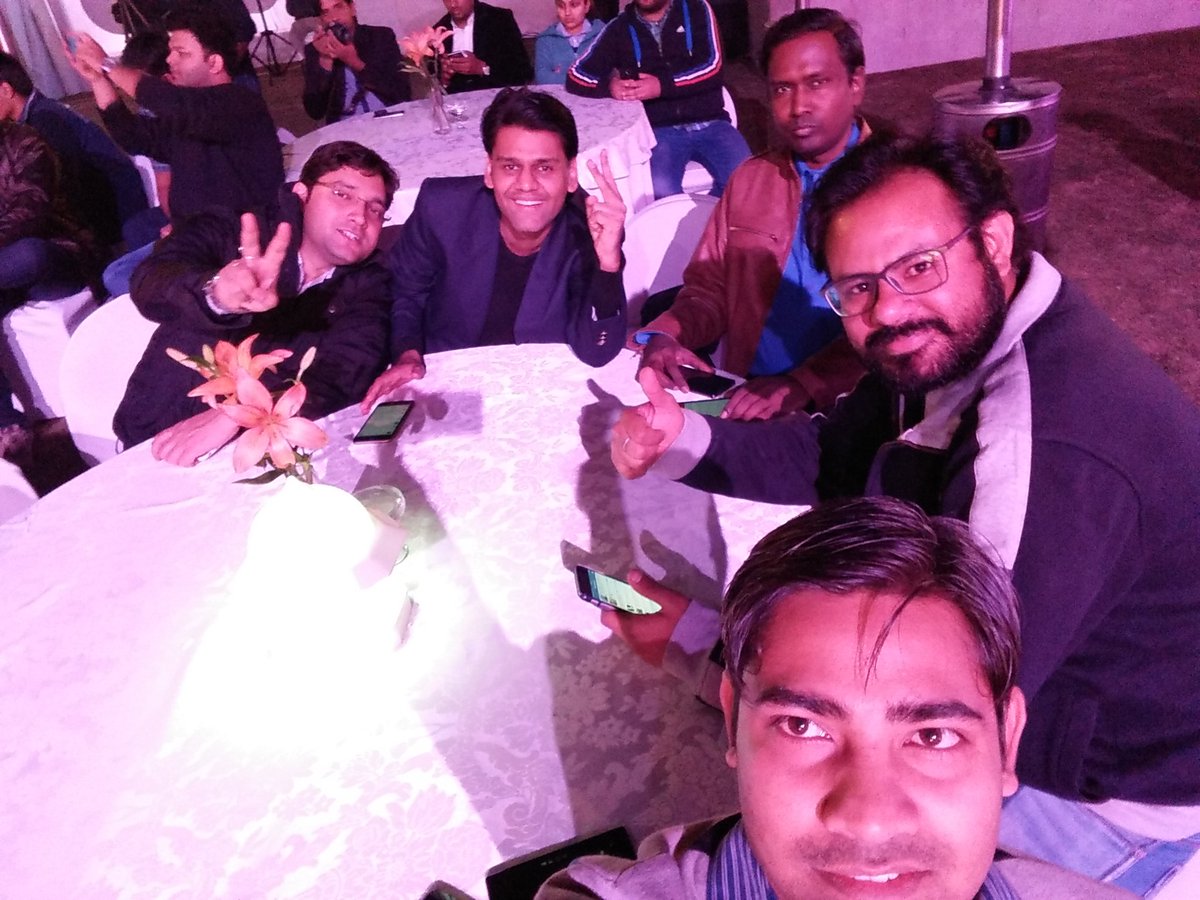 vvek_parmar's tweet photo. Images clicked before the event kicks off #GetUpClose #ZenfoneZoom @ASUSIndia @chyprashant #BloggerSelfie https://t.co/QDMXkQBRys