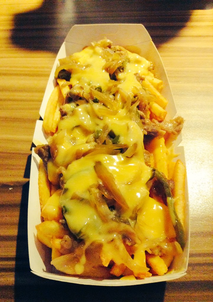 alampayers's tweet image. @ohpoutineph Philly Cheese Steak Poutine🍟 &amp;amp; Lemonade😋#somethingdifferent