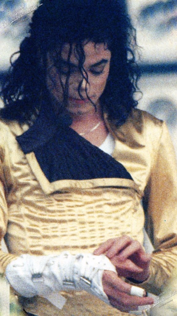 AppleheadXO's tweet photo. Beautiful King 👑 https://t.co/AKwGN5d3rr