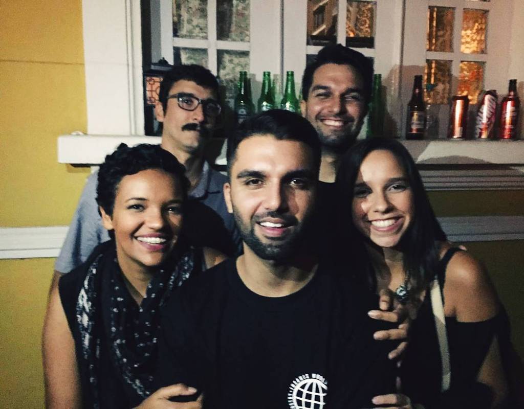 FernandaBas's tweet photo. slap crew. #jupitertour #teveatedancinhanopalco #nossodrake #orgulho 💃🎶❤ ❤❤ @slapmusica https://t.co/9eyfEDgMa0 https://t.co/7Fdlehkw2Y