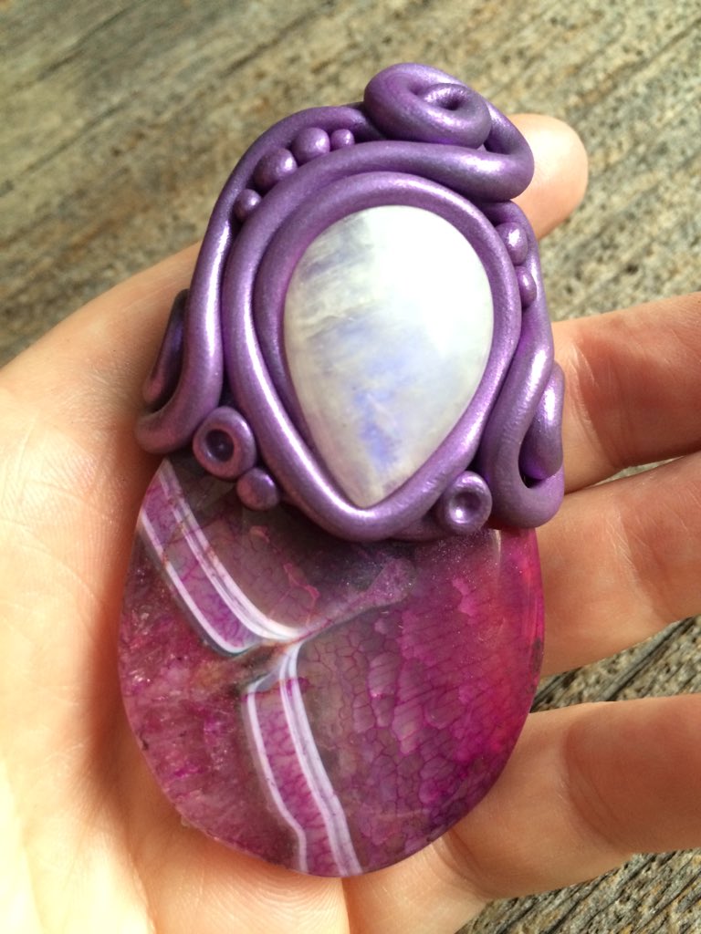 SilverFireStone's tweet photo. Dragons Vein Agate &amp; Rainbow Moonstone pendant 💖#MysticalCrystalChild #etsy #CrystalJunkie #Crystals https://t.co/sFESQ9tLvx