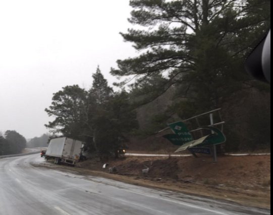 ABC11_WTVD's tweet photo. #abc11eyewitness @vbma22 just sent us these photos of Route 1 in Southern Pines. #NCWX: https://t.co/XTjzLVXUiD https://t.co/4RJwZrSgx3