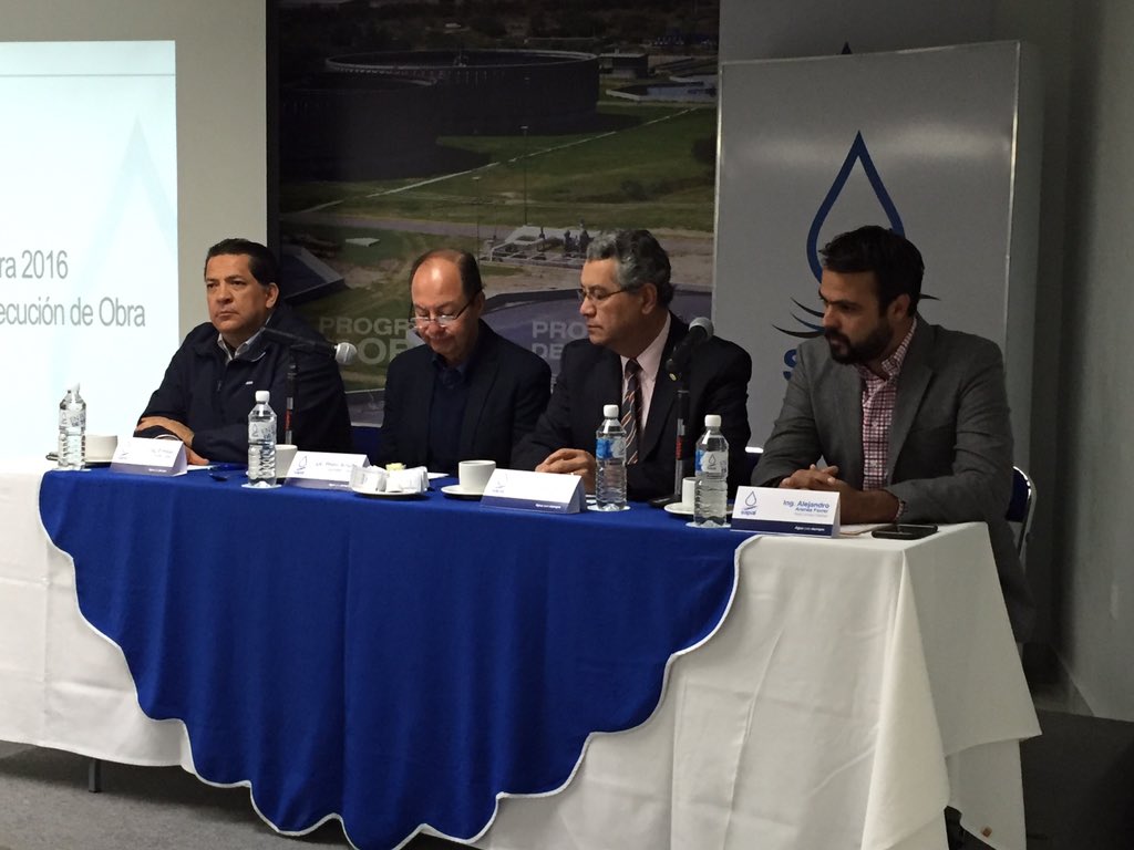 Sapalleon's tweet photo. Se presenta el #ProgramaDeObra 2016 a miembros de la @cmicgto. https://t.co/mSCS1qlGRD