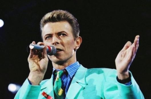 David Bowie impersonates other famous musicians #DavidBowie #FamousMusicians bit.ly/1WxriK1