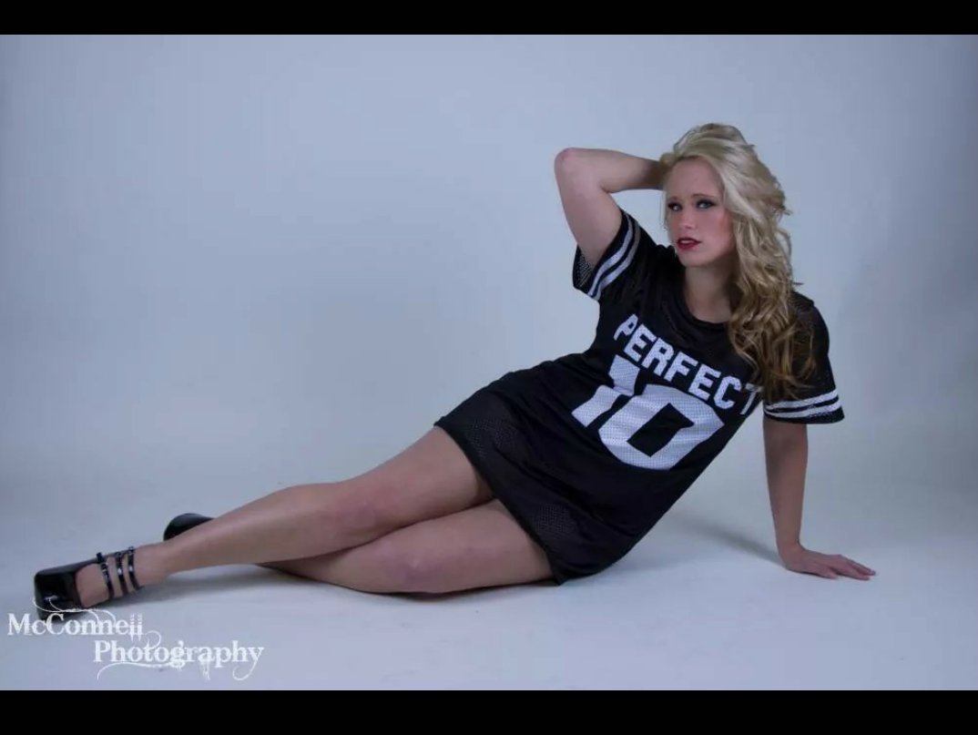 Lyssie_88's tweet photo. #fbf #timehop #legs #curvycasting #curves #beautyisnotasize #loveyourbody #bodypositive #OwnYourCurves #fullbeauty https://t.co/tk7gqIclQl