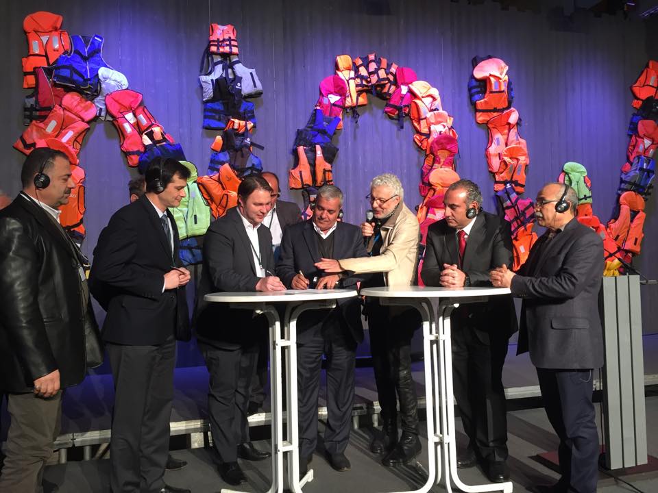 the first main outcome of #nowconf: mayors sign decleration to work together in solidarity across borders