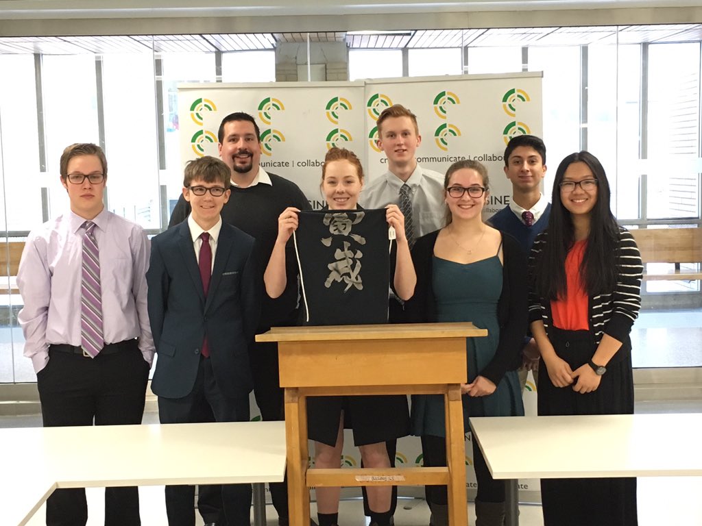 MrMcFarlen's tweet image. #Entre30 @JASask company @stringedbags had their final board meeting yesterday with guest @theMarcDonald! #BusEdu