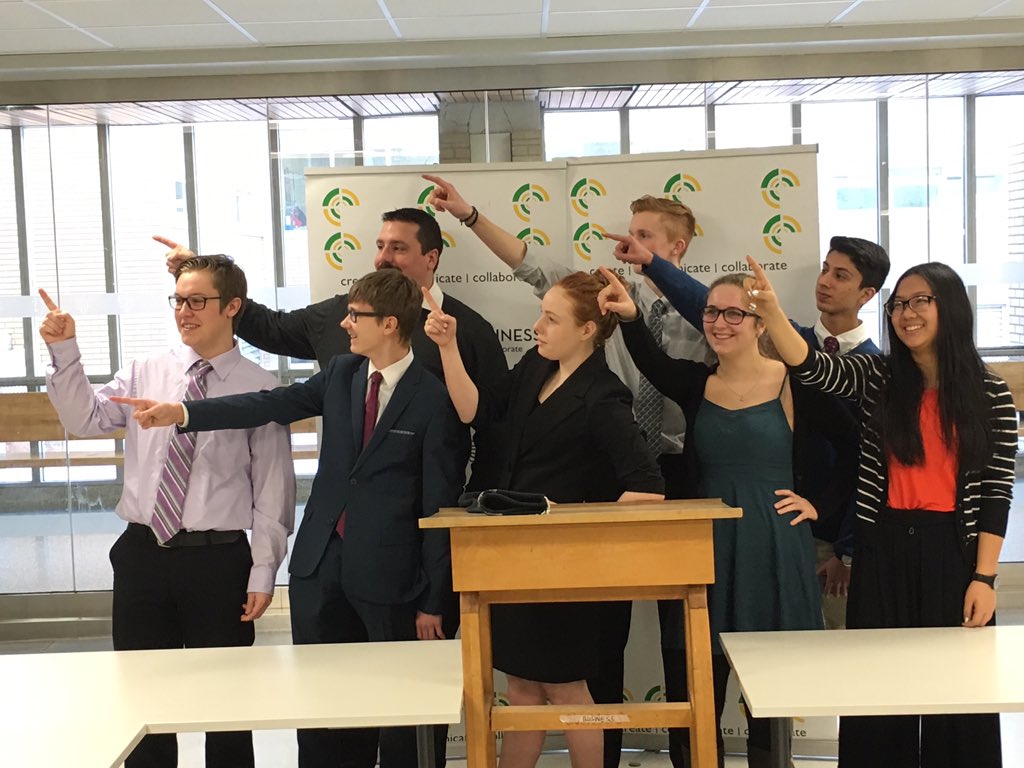 MrMcFarlen's tweet image. #Entre30 @JASask company @stringedbags had their final board meeting yesterday with guest @theMarcDonald! #BusEdu