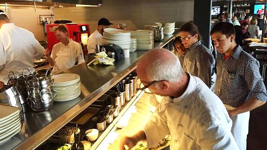 APA_Planning's tweet photo. Restaurants &amp; hot chefs are the new downtown development magnets, especially for millennials https://t.co/LFjNsbZ0NA https://t.co/1ueVUZQFGv