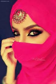 وماذا عن عينيها؟!!...تحترقُ فيهما شمسٌ... ويعبقُ قمر...
زينب🌹