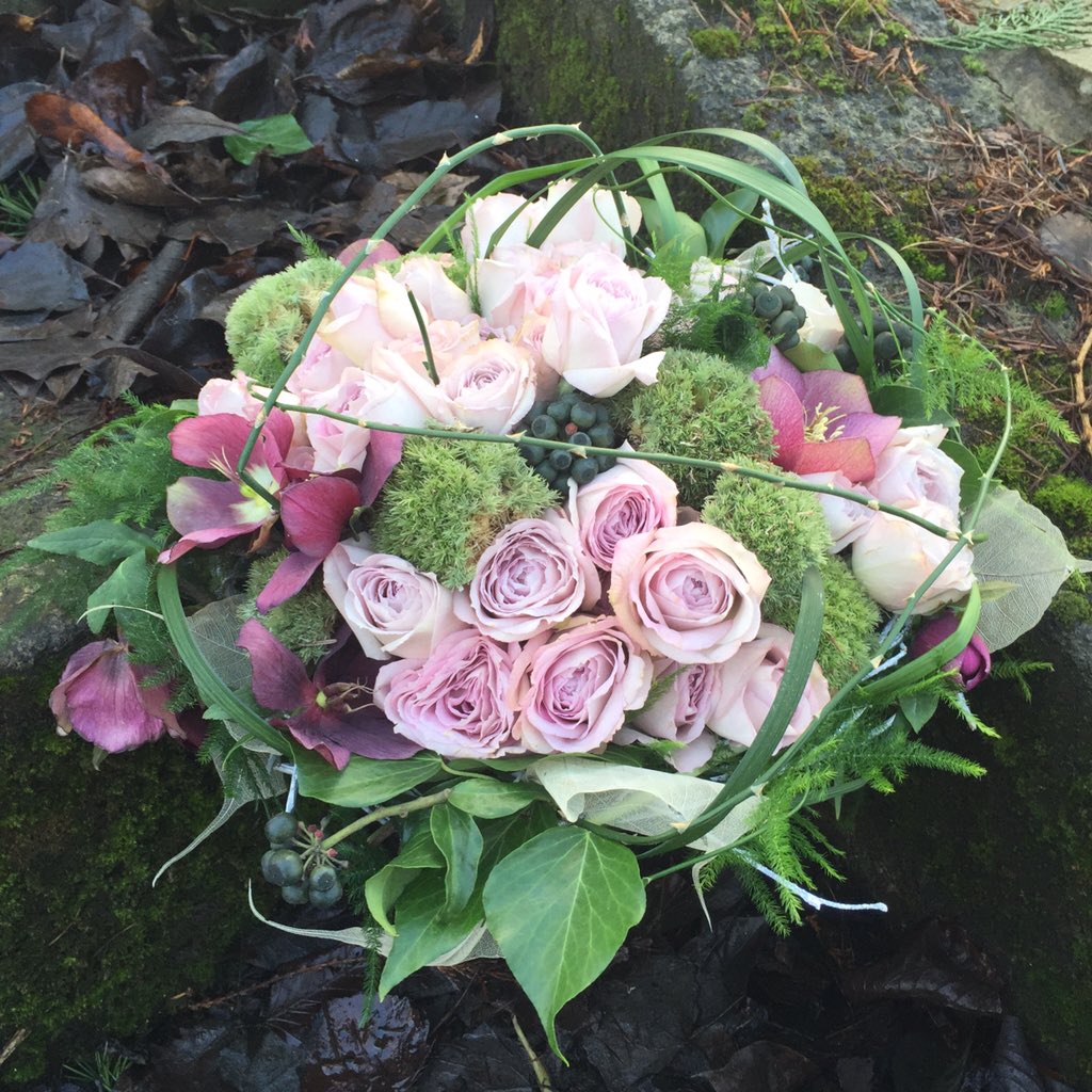flowercentre's tweet image. Totally in love with this woodland style #bridalbouquet #localflorist #wedding #beautiful #bride