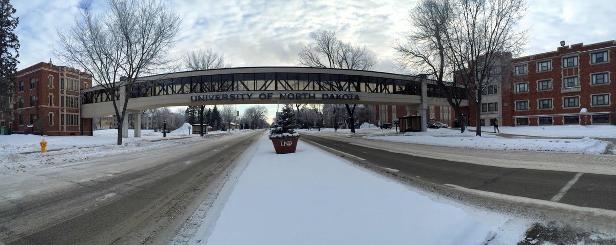 UofNorthDakota's tweet photo. What a beautifully cold Friday morning it is! #MyUND #TGIF https://t.co/hspE2q7XKD