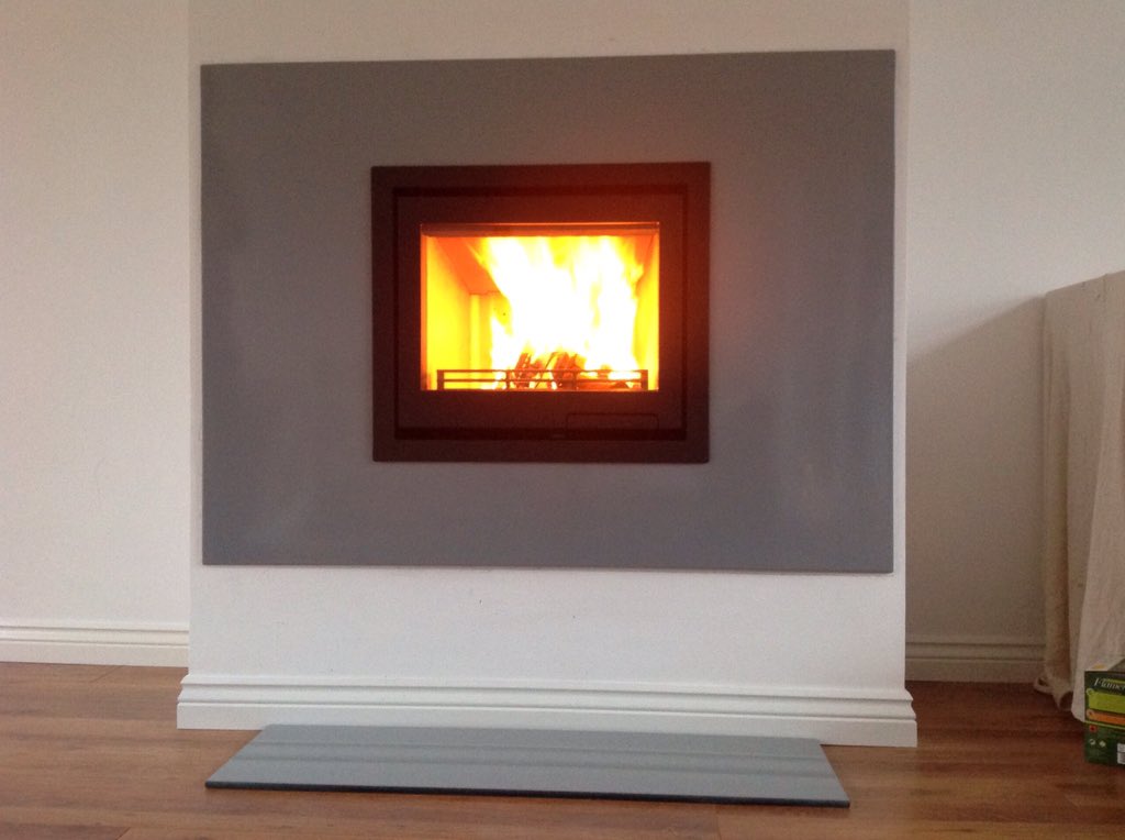 heatsourcerer's tweet photo. #AW2015 - @ConturaStoves i6 inset teamed with a @CharnwoodStoves Vlaze surround to update this interior. #Elegant https://t.co/ghrhSlil4k
