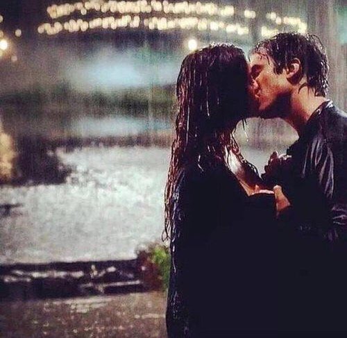 2017babes's tweet photo. kiss in the rain https://t.co/zefzqvTORN