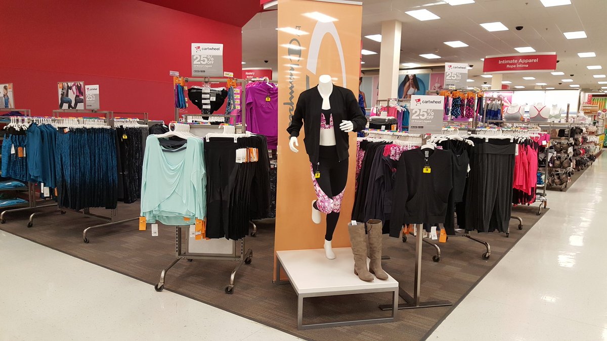 yendoukoi23's tweet photo. Wearing your workout gear outside the gym#ATHLEISURE @LydiaDiazTGT @keithlyons01 @ColonJosian @pratt_reggie https://t.co/VAXZyFI51B