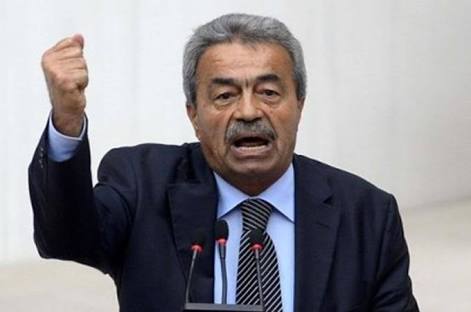 Kamer Ağabeyi yitirdik. Son nefesine kadar dimdik durdu, onurlu yaşadı. Tek başına parti denirdi. Başımız sağolsun.