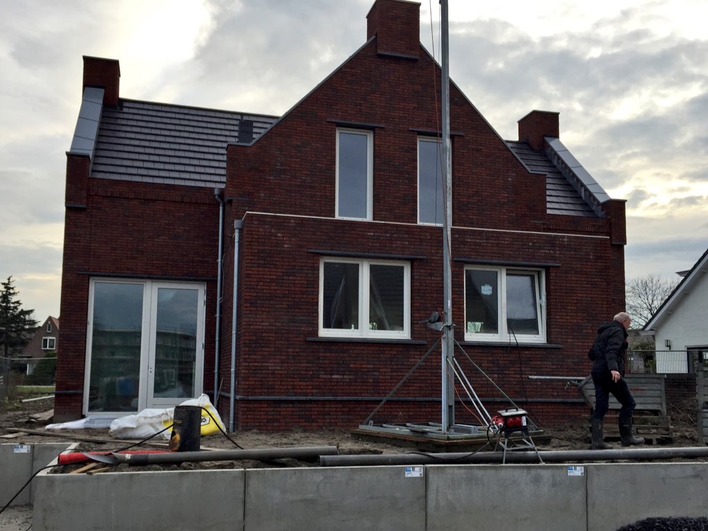 MaartenLeschot's tweet photo. Nog 2 maanden oplevering @Slingerak #DeMeern. Ontwerp villa's van @Engel_Architect en @Verandawoning van @TimpaanNL https://t.co/6LVq3di2Do